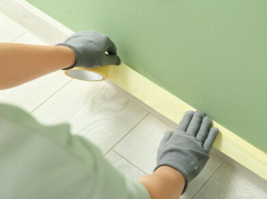 oklejanie ściany taśmą malarską